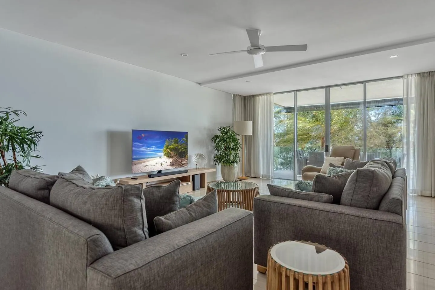 Bougainvillea - Beachside Luxury At The Drift Palm Cove Lägenhet